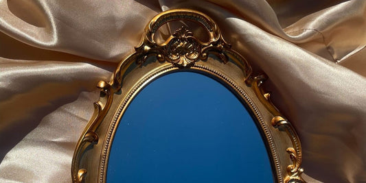 Looking Glass Oracle: A Collective Reading for Truth Seekers